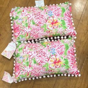 2 Lilly Pulitzer pillows. Each one sold separate